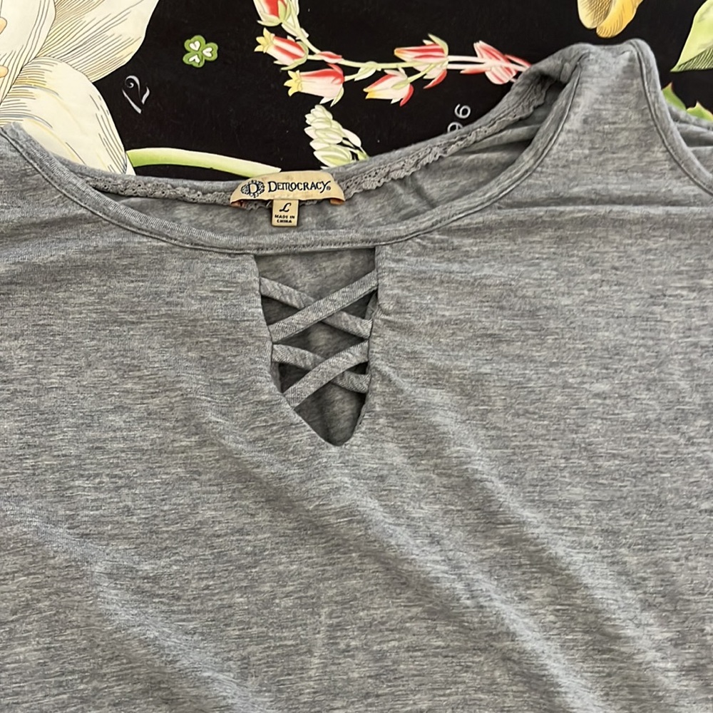 Gray tee - Picture 4 of 6
